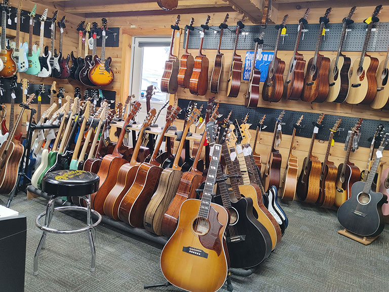 bedenken vrek lont J&H Music - Maine Musical Instrument Store, New & Used Instrument's,  Instrument Repairs & Tune-ups, Sound Systems, Piano Lessons. Located in  Oakland / Waterville, Maine.
